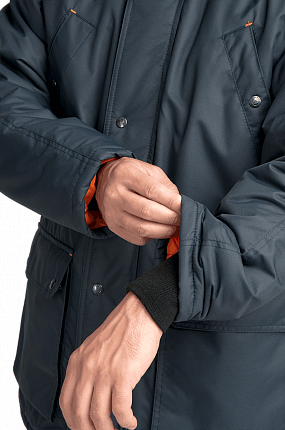 рукава «реглан», с внутренними трикотажными манжетами